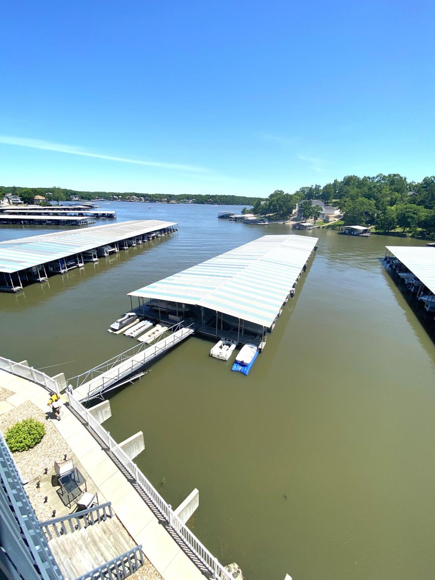 B Lakefront! Remodeled, Boat Slip, Patio Views, Pool, Boat Ramp, Wifi Osage Beach Exterior foto