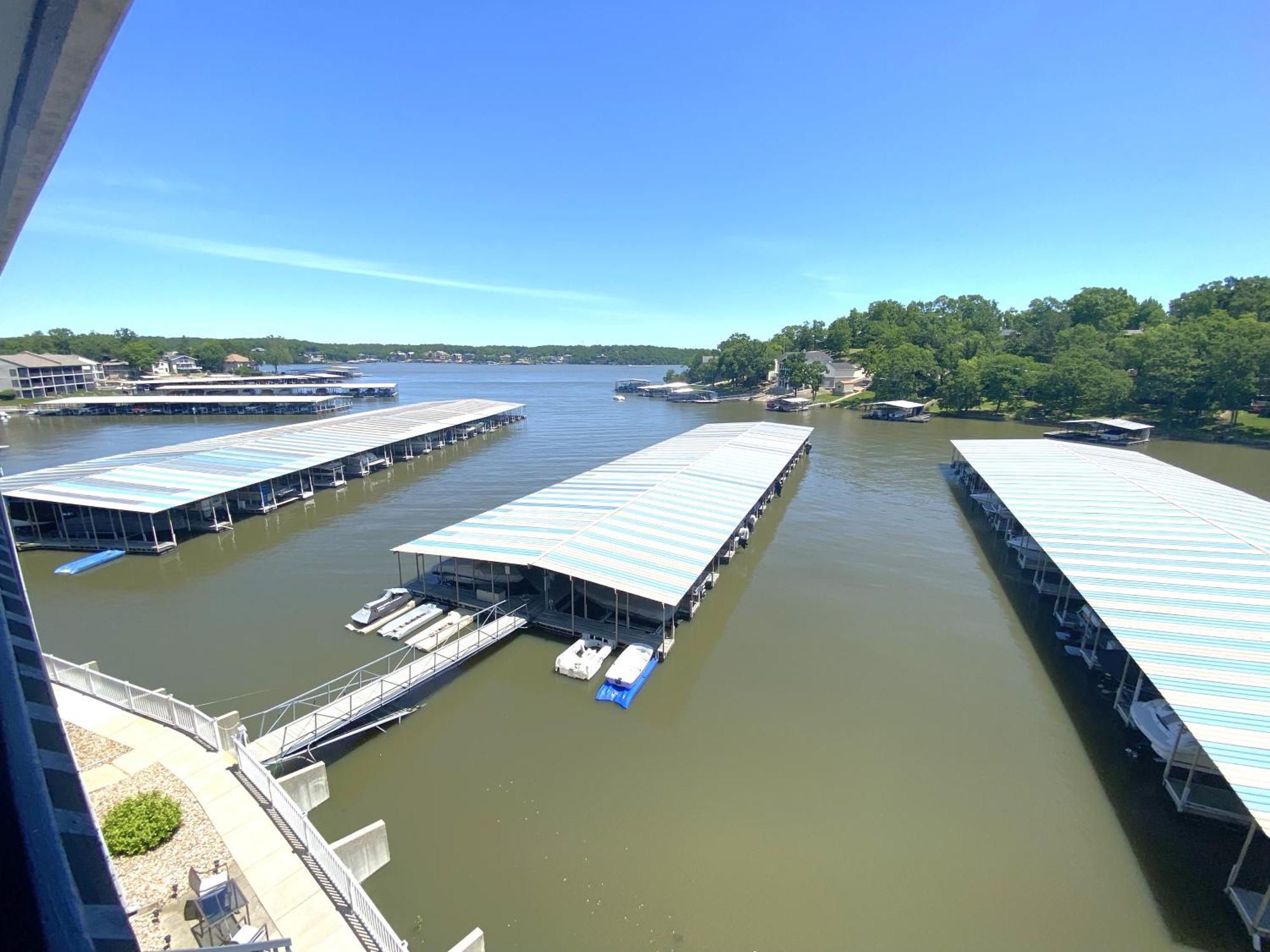 B Lakefront! Remodeled, Boat Slip, Patio Views, Pool, Boat Ramp, Wifi Osage Beach Exterior foto